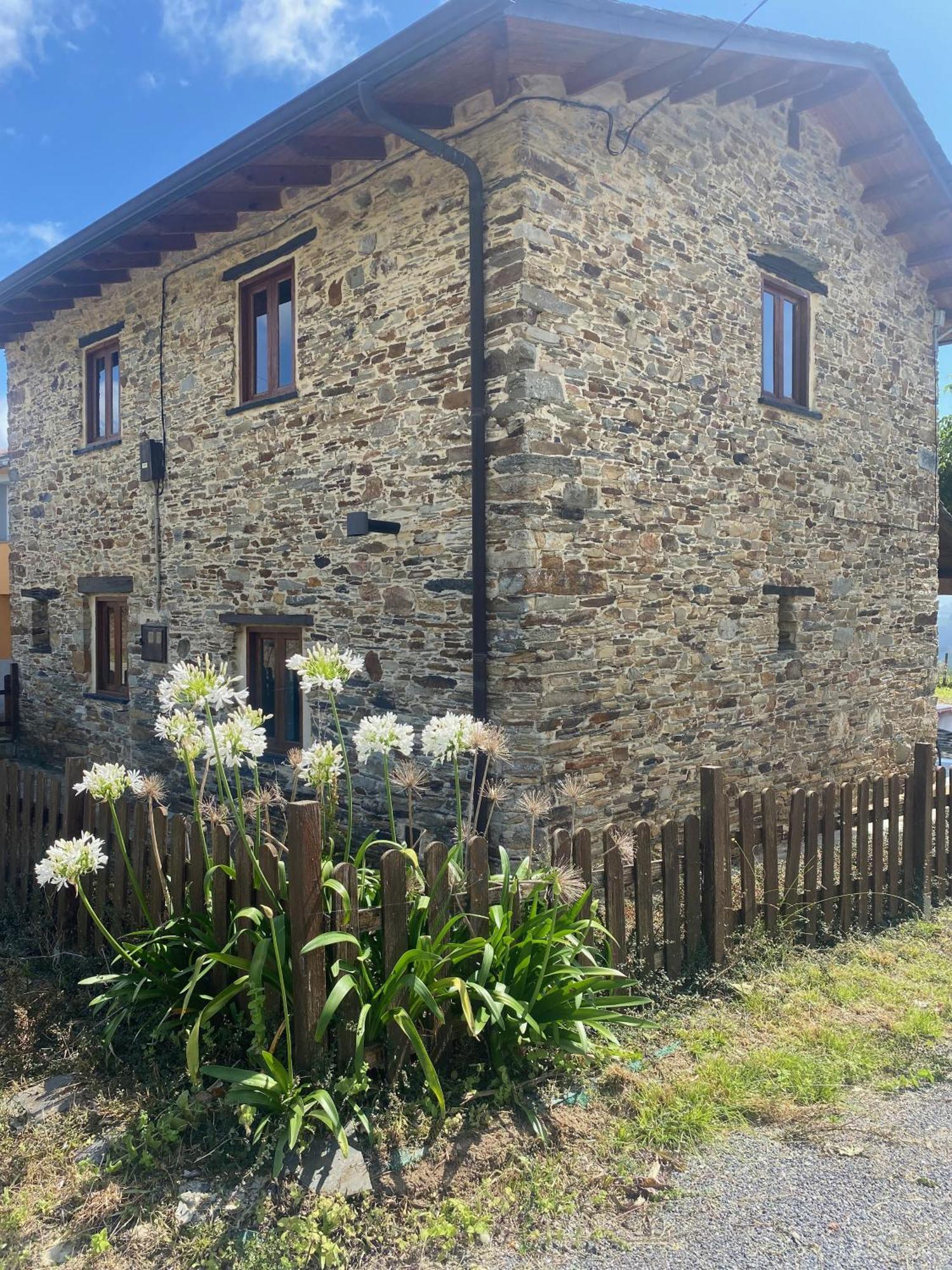 فيلا Casita Feliz Entre Montanas Y Cerca Del Mar Trabada المظهر الخارجي الصورة
